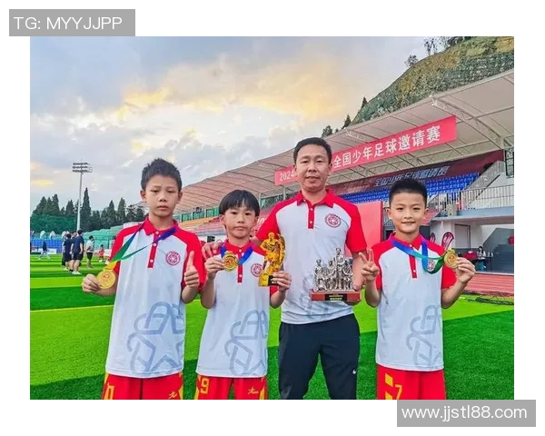 16岁少年立志足球梦想追逐职业生涯的心路历程与挑战